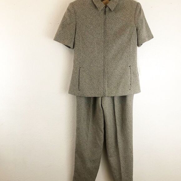 Larry Levine two pieces suit short sleeve zipper blazer size 4P. New with tags - Picture 1 of 6